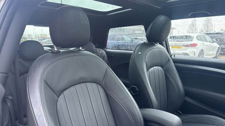 MINI Hatchback 2.0 Cooper S Exclusive 3dr Auto Petrol Hatchback